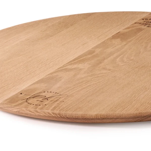 Perfect Hideaways: Close-up view of the oak cheese platter showcasing the fine grain detail, rounded edge, and engraved branding. Perfect Hideaways shop